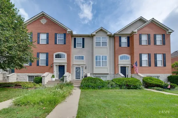 1618 Thornbury DR #122-4, Bartlett, IL 60103