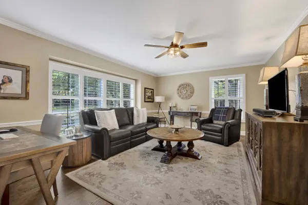 1518 Wedgefield CIR, Naperville, IL 60563