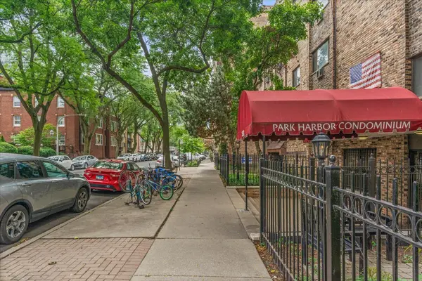 3620 N Pine Grove AVE #504, Chicago, IL 60613