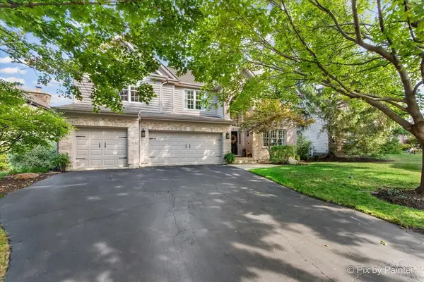 4 Point O Woods CT, Lake In The Hills, IL 60156