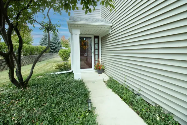 1223 Summersweet LN, Bartlett, IL 60103