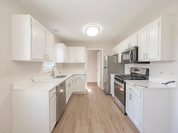 790 Daybreak LN #21-7, Carol Stream, IL 60188