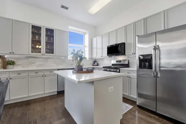 1350 W Fullerton AVE #405, Chicago, IL 60614