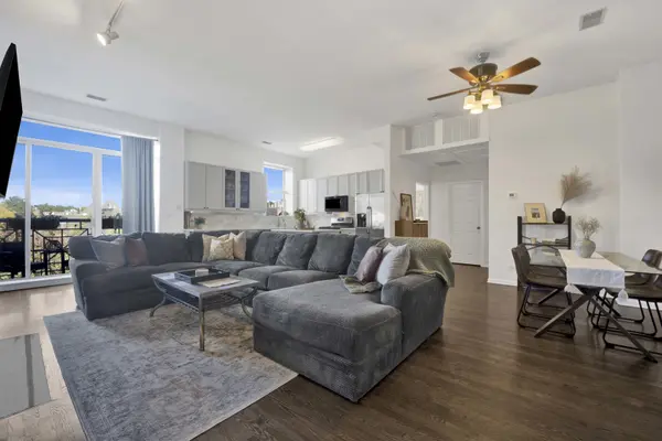 1350 W Fullerton AVE #405, Chicago, IL 60614