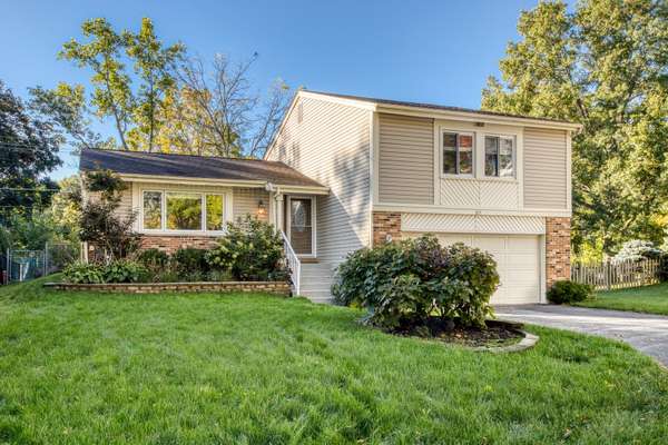 104 Croftwood CT, Rolling Meadows, IL 60008