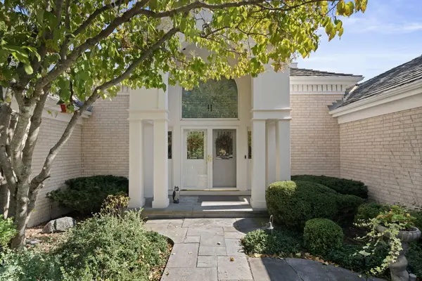 1605 Freesia CT, Highland Park, IL 60035