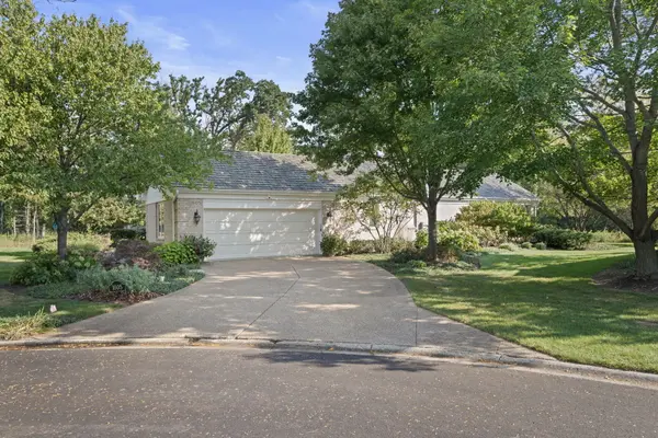 1605 Freesia CT, Highland Park, IL 60035