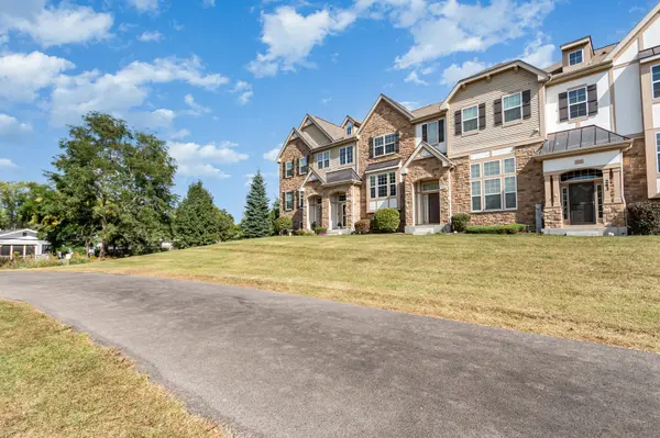 247 Bennett DR, Carol Stream, IL 60188