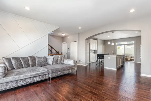 247 Bennett DR, Carol Stream, IL 60188