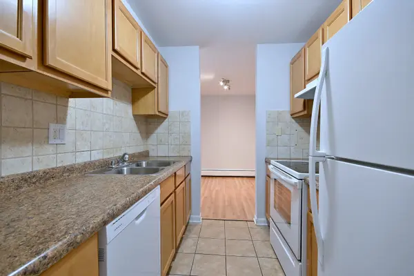 1806 Hemlock PL #105, Schaumburg, IL 60173