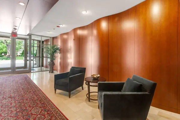 520 S Washington ST #103, Naperville, IL 60540