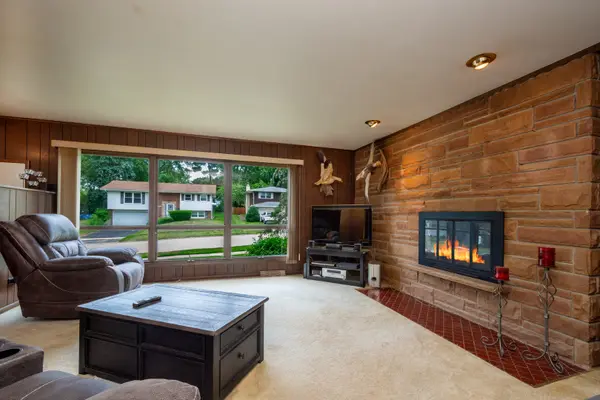 874 Hillandale DR, Antioch, IL 60002