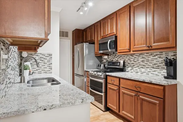 509 Aurora AVE #209, Naperville, IL 60540