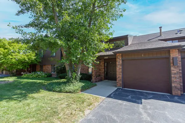 1405 Creekside CT #B, Elgin, IL 60123