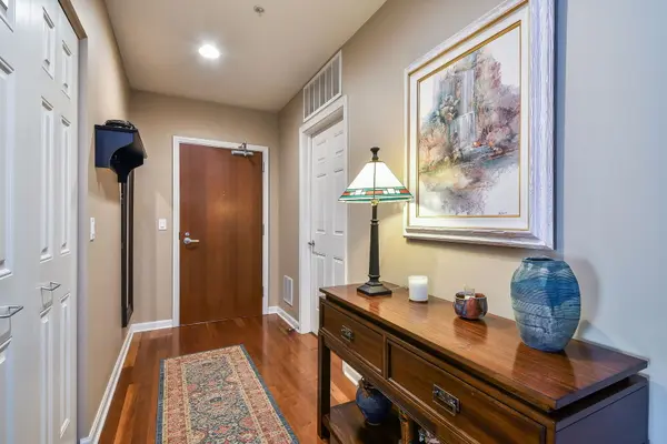 255 E Liberty DR #302, Wheaton, IL 60187
