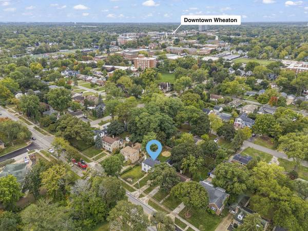 812 N President ST, Wheaton, IL 60187