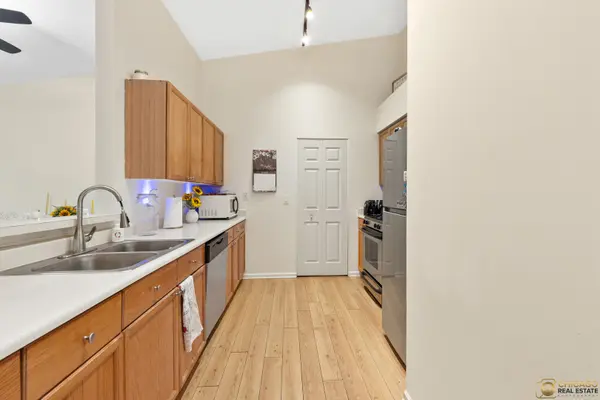 784 N Gary AVE #212, Carol Stream, IL 60188
