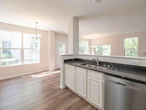 1981 Golden Gate LN, Naperville, IL 60563