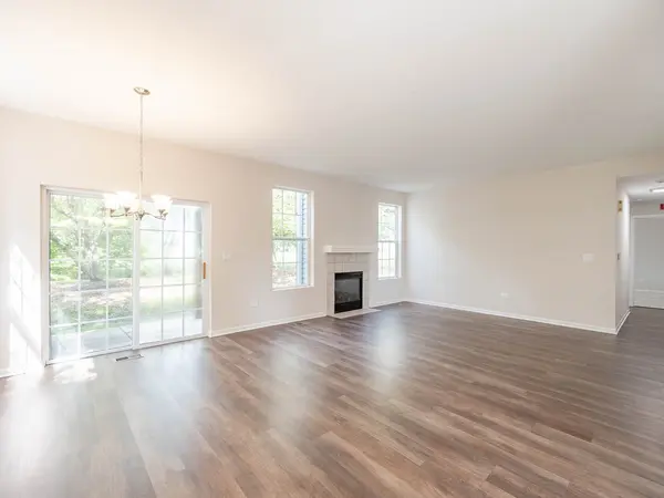 1981 Golden Gate LN, Naperville, IL 60563