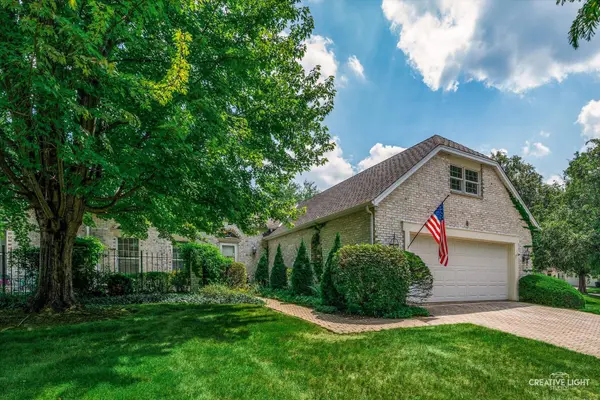 8 Hillcrest DR, Sugar Grove, IL 60554