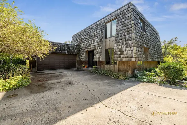9213 High Meadow LN, Bull Valley, IL 60098