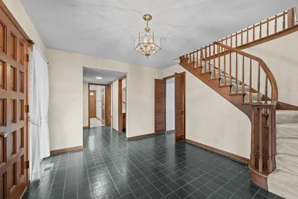 1323 S Kaspar AVE, Arlington Heights, IL 60005