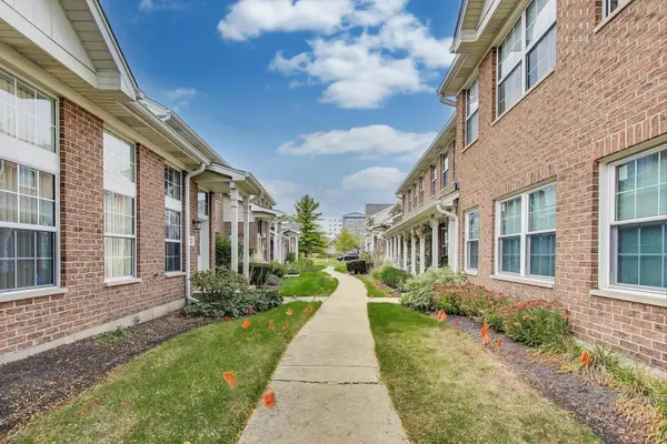 8 Donald CT, Elmhurst, IL 60126