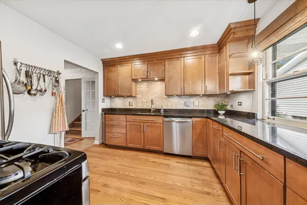 465 E Hillside RD, Naperville, IL 60540