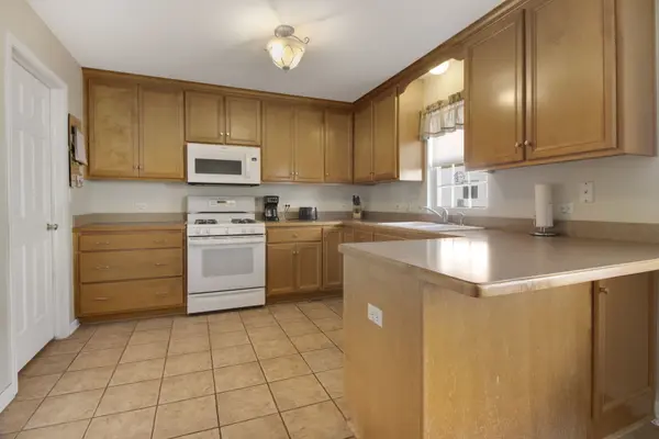 1403 Coral Bell DR, Joliet, IL 60435