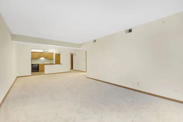 9510 S Kolmar AVE #406, Oak Lawn, IL 60453
