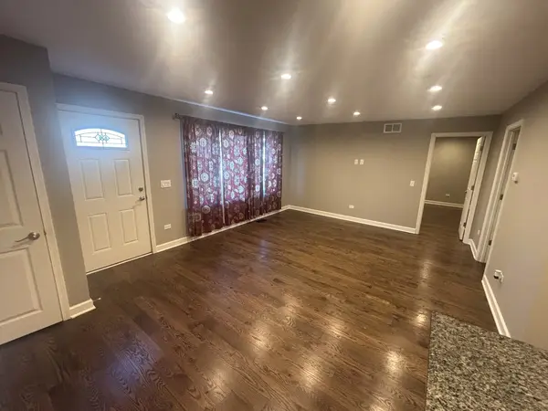109 Oakleaf RD, Lake In The Hills, IL 60156