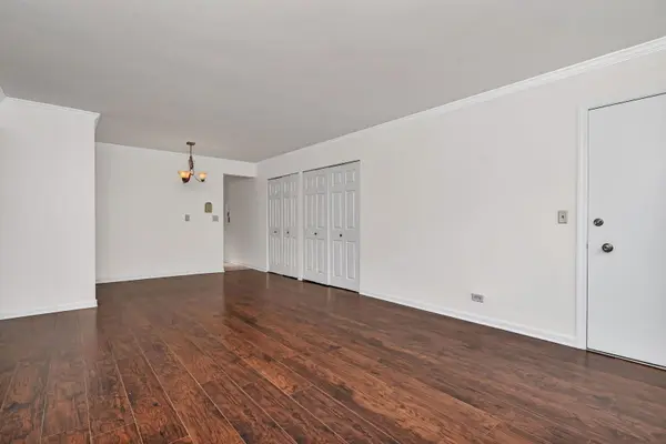 1505 Plymouth PL #1E, Glenview, IL 60025