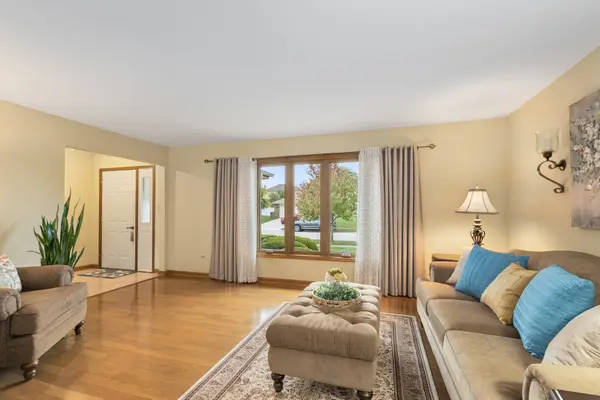 8824 Carnoustie DR, Orland Park, IL 60462