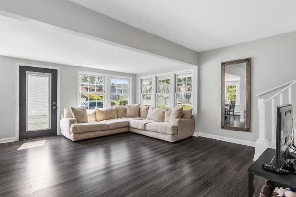 1413 N Sunnyside DR, Johnsburg, IL 60051