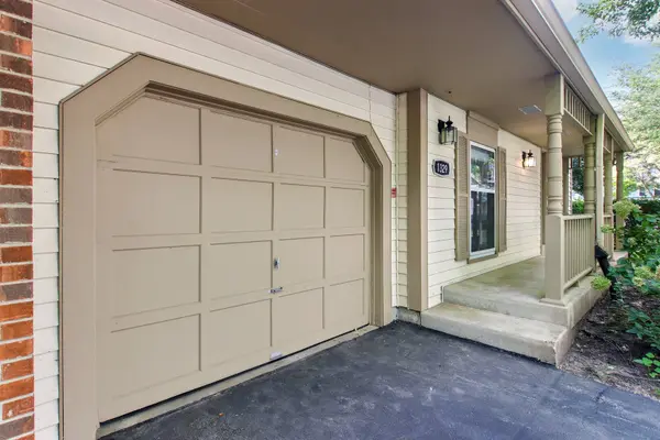 1329 Queensgreen CIR, Naperville, IL 60563