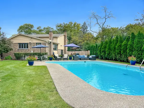 2537 Woodland DR, Northbrook, IL 60062