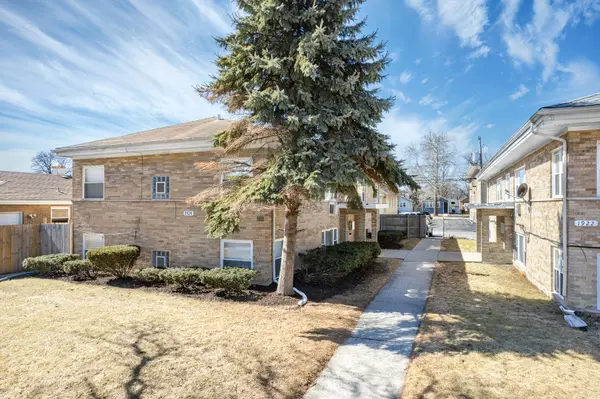1924 S 16th AVE, Broadview, IL 60155