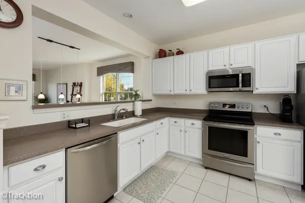 545 Woodhill DR, Carol Stream, IL 60188