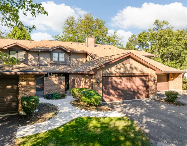 976 Indian Boundary DR, Westmont, IL 60559