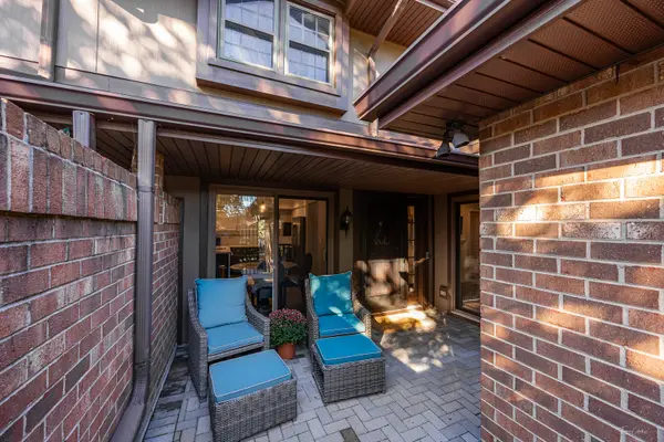 976 Indian Boundary DR, Westmont, IL 60559