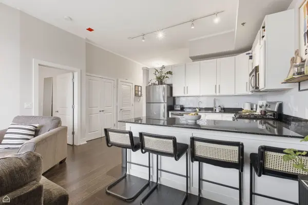 230 W Division ST #807, Chicago, IL 60610