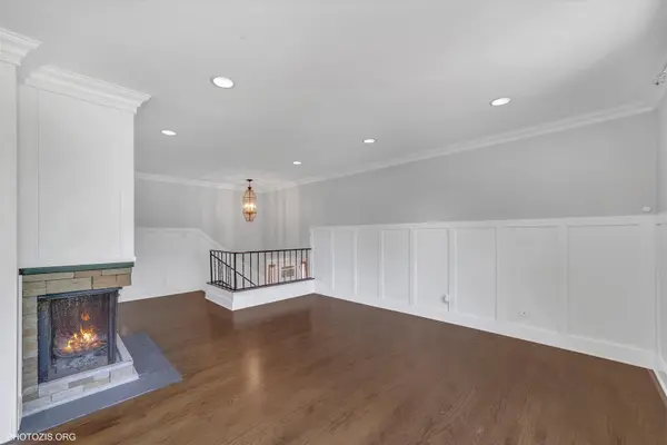 2079 E Parkview CIR, Hoffman Estates, IL 60169