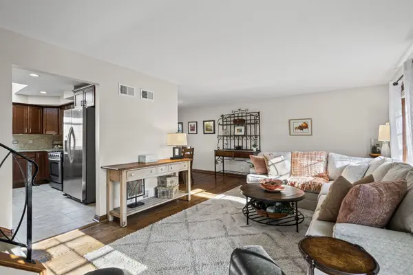 1515 S Harvard AVE, Arlington Heights, IL 60005