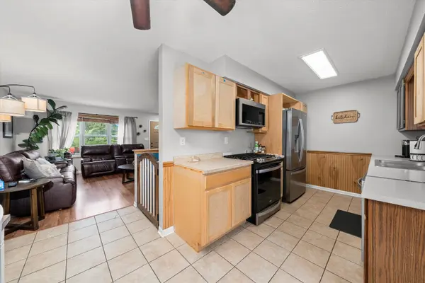 115 Shadowbrook DR, Capron, IL 61012