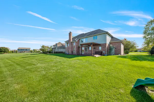 1990 Edgeview DR, New Lenox, IL 60451