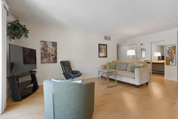 6443 Clarendon Hills RD #206, Willowbrook, IL 60527