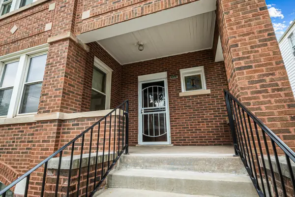 8638 S Escanaba AVE, Chicago, IL 60617