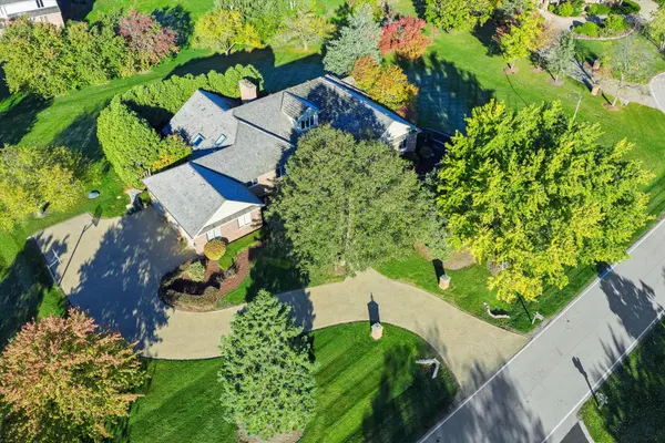 510 W Lancaster CT, Inverness, IL 60010