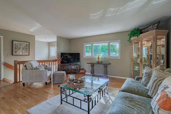 210 Yarmouth RD, Elk Grove Village, IL 60007