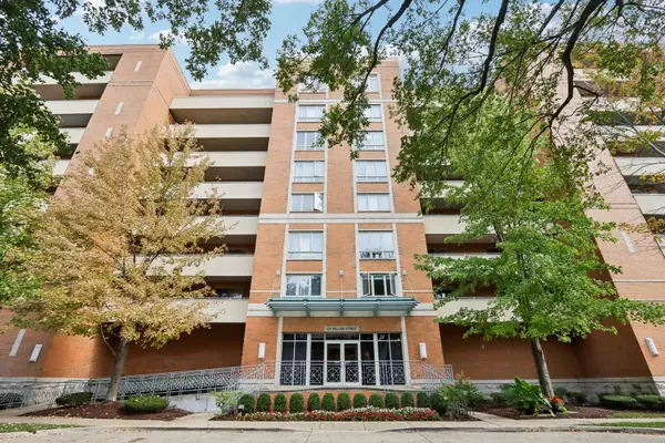 435 William ST #607, River Forest, IL 60305